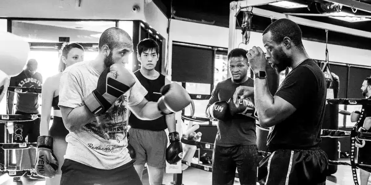 2 men practicing kickboxing